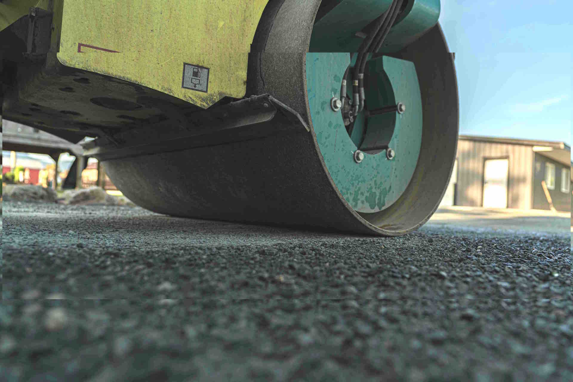 CURBS, SIDEWALKS AND SPEED BUMPS. FREE ESTIMATES